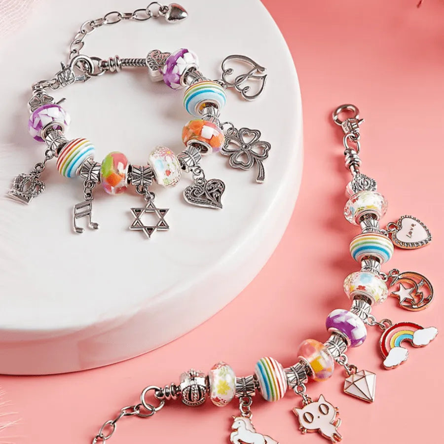 Pulseira Infantil com 64 berloques