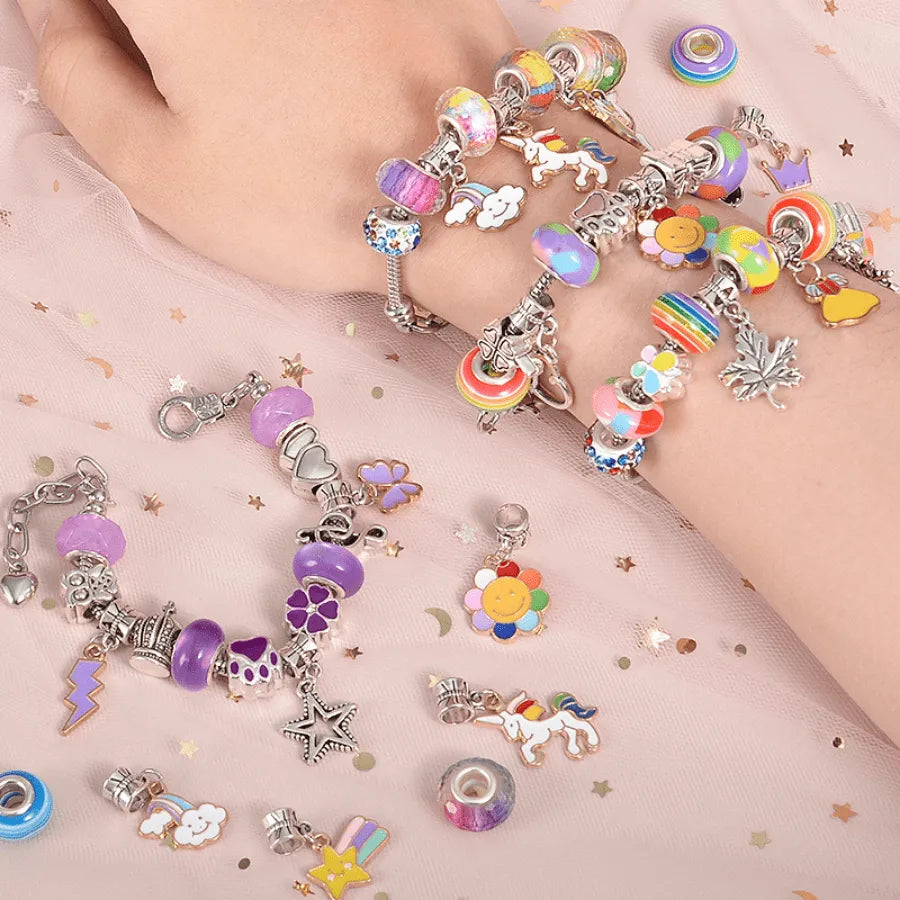 Pulseira Infantil com 64 berloques