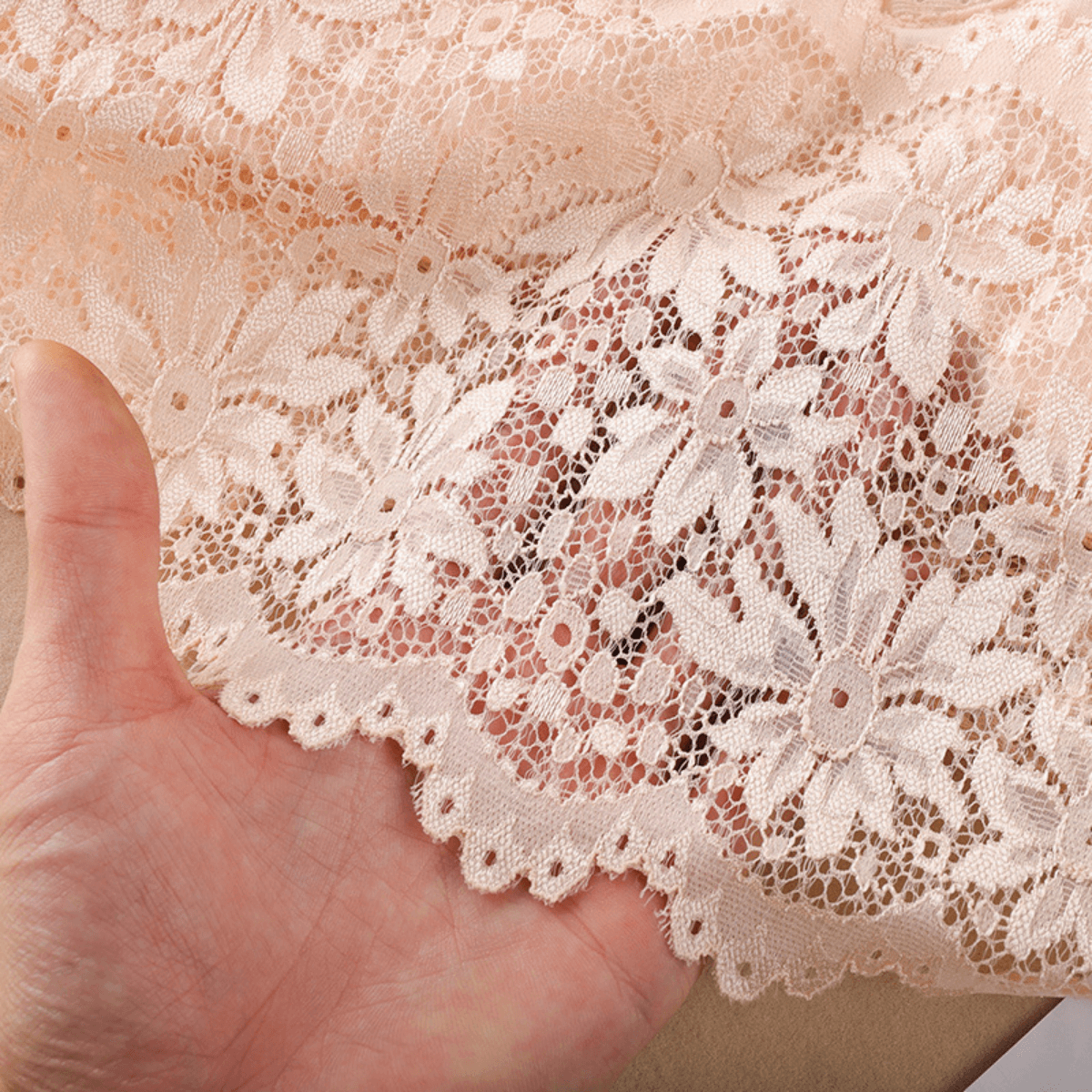 Sutiã de Renda Cropped Alça Fina